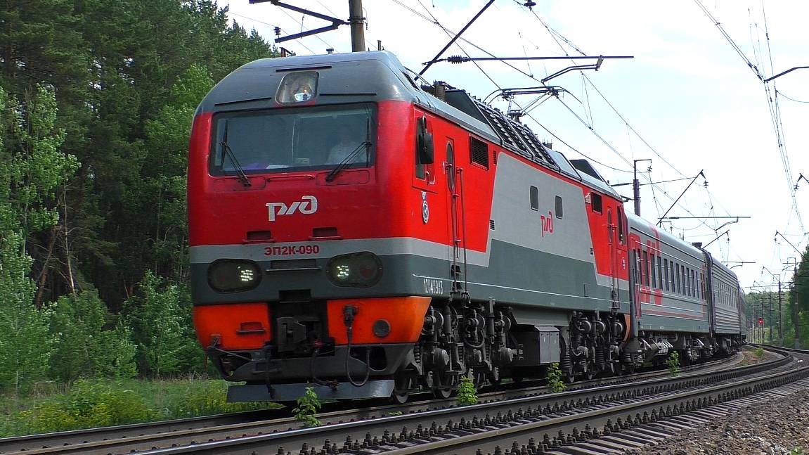 ЭП2К-090 со скорым поездом Абакан - Москва и приветливой бригадой смотреть онлайн