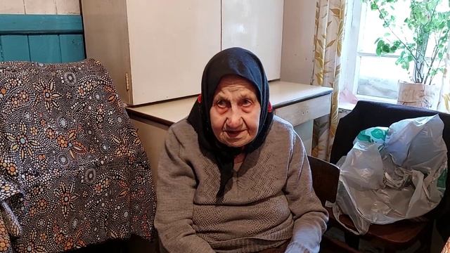 Бабушка Клава принимает гостей и подарки! смотреть онлайн