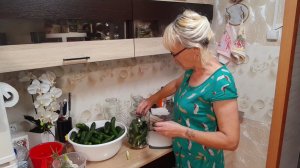 06-06.Деревенские будни.Солю огурцы на зиму.Работа в огороде.