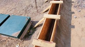 Бетонируем подпорную стенку на участке | Опалубка и работа с уклоном | Зона барбекю