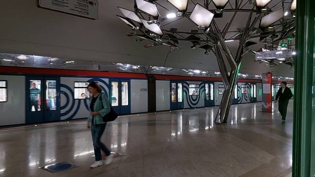 Поездка на метропоезде Москва 2019 по красной линии Пот? смотреть онлайн