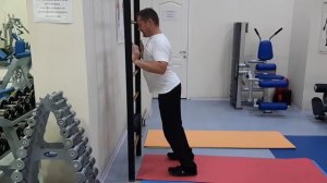 Отжимания от стены стоя. Обучающее упражнение для онл?