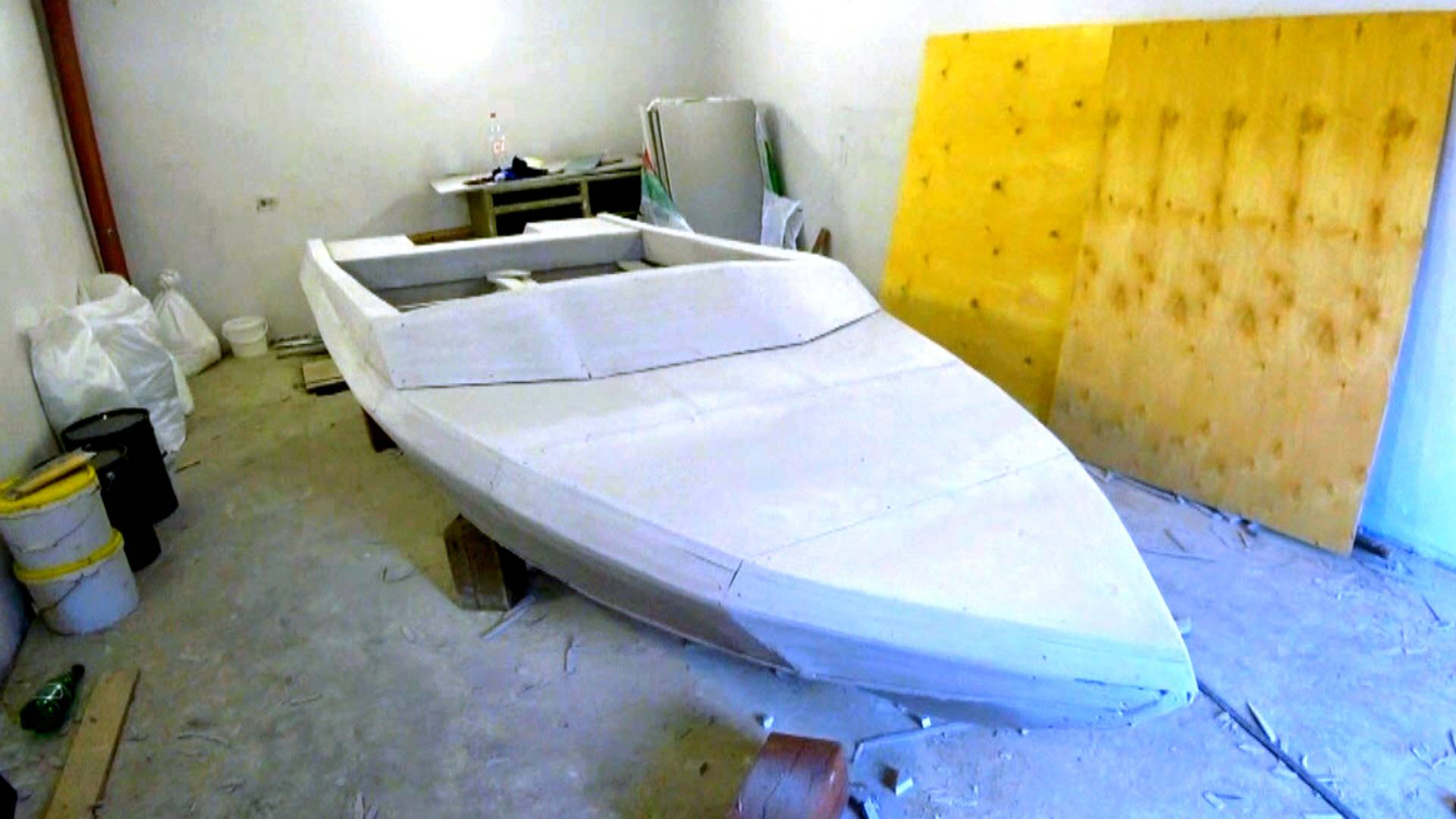 Мощная самодельная лодка из пенопласта на электротяге! смотреть онлайн