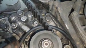 как заменить датчик коленвала на Митсубиси не снимая ?