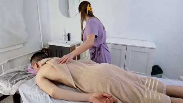 "Это поможет вам хорошо выспаться сегодня вечером" | Спортивный массаж ASMR от Вероники