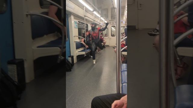 Спайдермен в метро смотреть онлайн