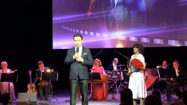 "Но почему ко мне ты равнодушна" - Владислав Косарев и Ансамбль русских народных инструментов смотреть онлайн