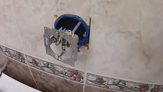 Выпадает розетка из стены. 100% крепление. смотреть онлайн