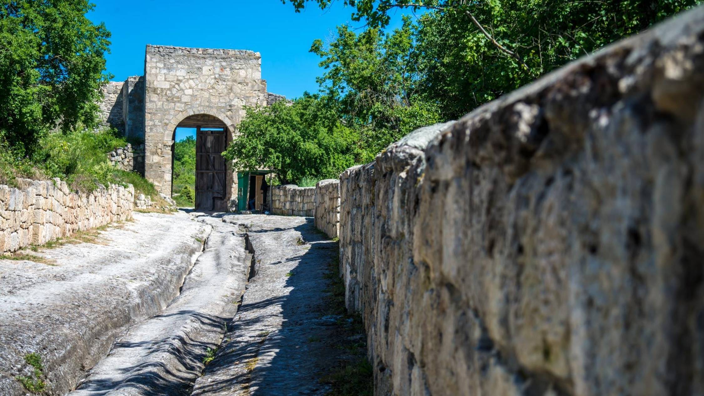 Крепость чуфут кале- таинственный оазис в сердце Крыма. смотреть онлайн