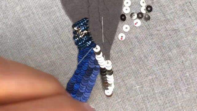 Птица с цветком  видео 4, крыло