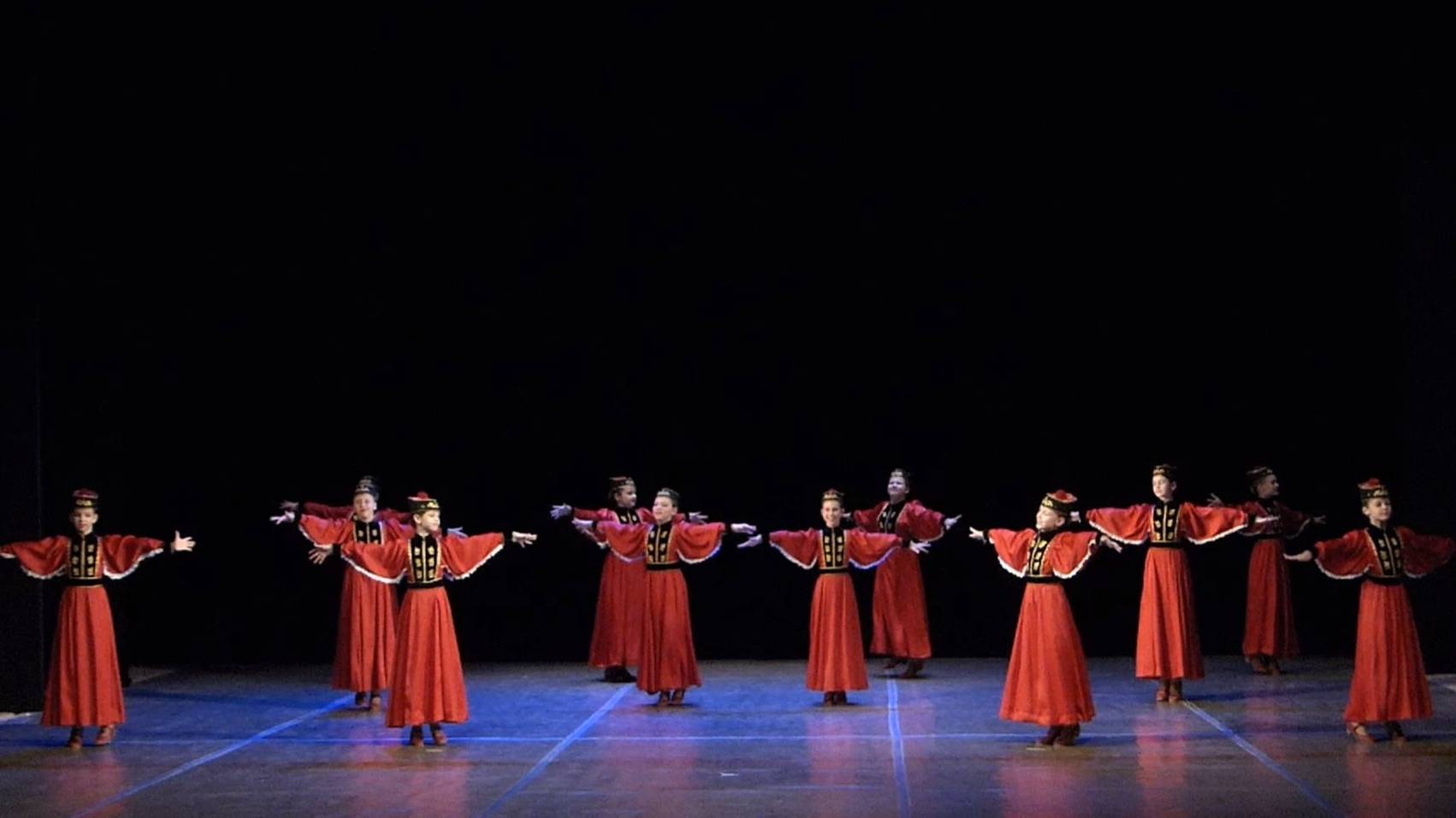 Театр танца «Сапфир» - «Цаган Сар» (калмыцкий танец) смотреть онлайн