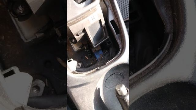 Причина почему не нажимается кнопка ручки Акпп Ниссан Альмера N16👍 смотреть онлайн