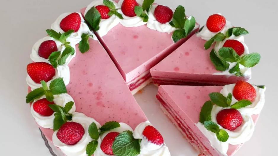 Торт клубника со сливками. Рецепт клубничного торта! смотреть онлайн