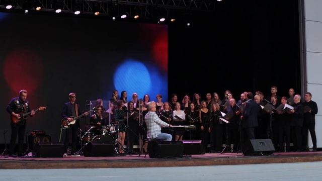 2. "Хор! Джаз! Рок-н-ролл!" Шоу Дениса Мажукова в Летнем т? смотреть онлайн