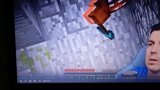 выберись С защищённого круга а Майнкрафте смотреть онлайн