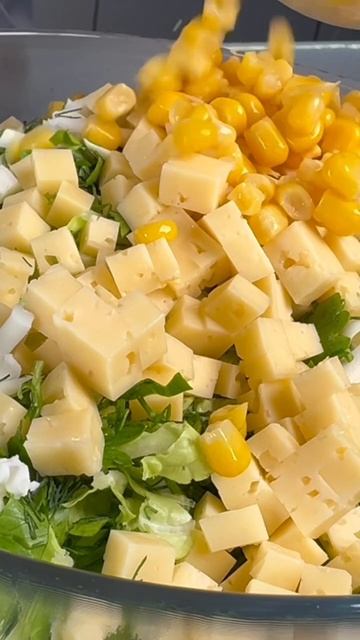 Вкусный САЛАТ из того, что нашла в холодильнике ! Простой и быстрый САЛАТ из 4х простых продуктов ! смотреть онлайн