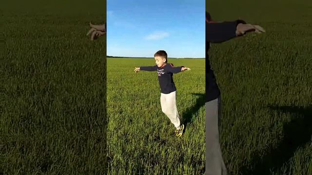 Клип на песню. А у меня во дворе в бравл старс играют вс