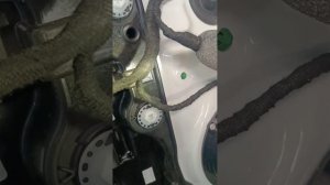 установка стекла на стеклоподъёмник Шкода Октавия а8