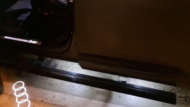 Выдвижные пороги (подножки) с подсветкой на Q7(SQ7) 4M част