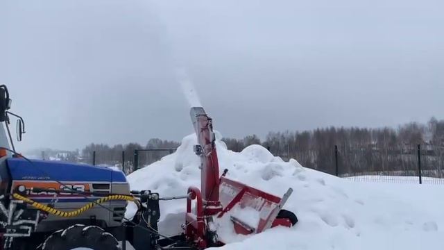 Iseki Geas 33 и фронтальный японский снегоротор в работе