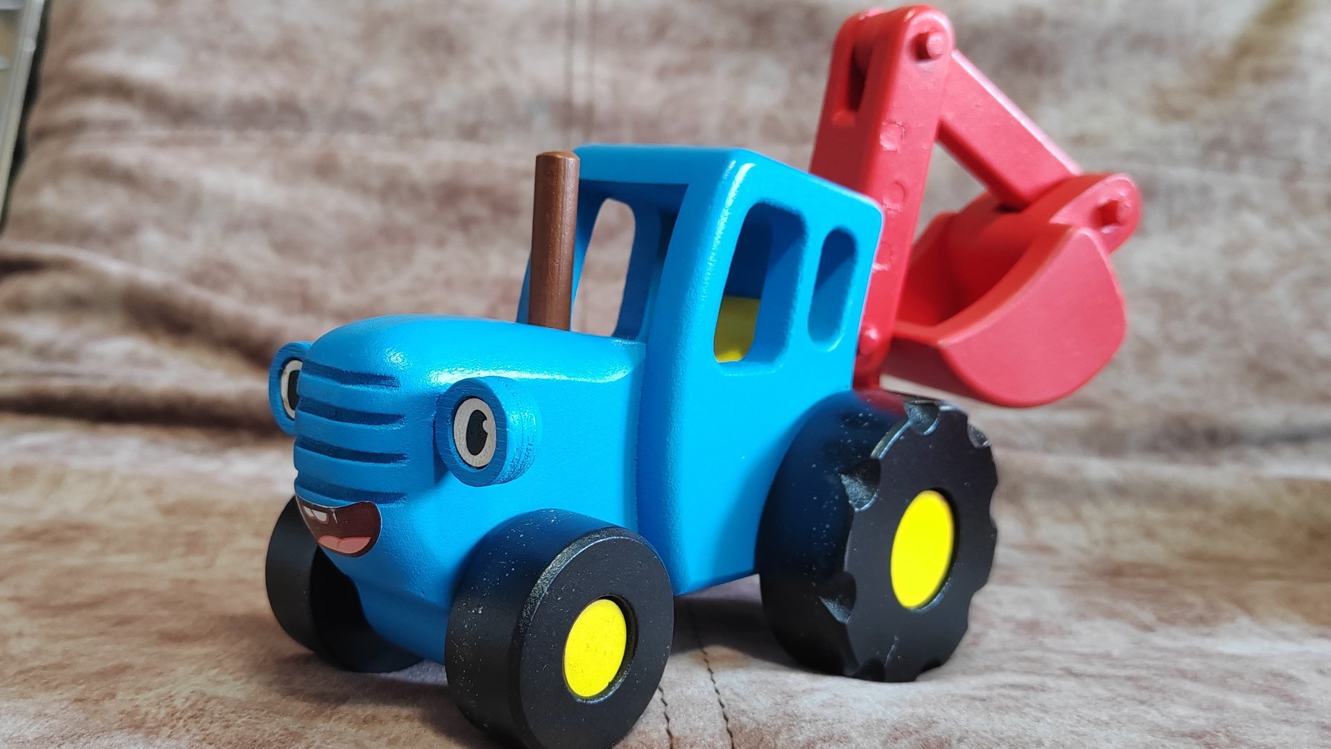 СИНИЙ ТРАКТОР ИЗ ДЕРЕВА смотреть онлайн