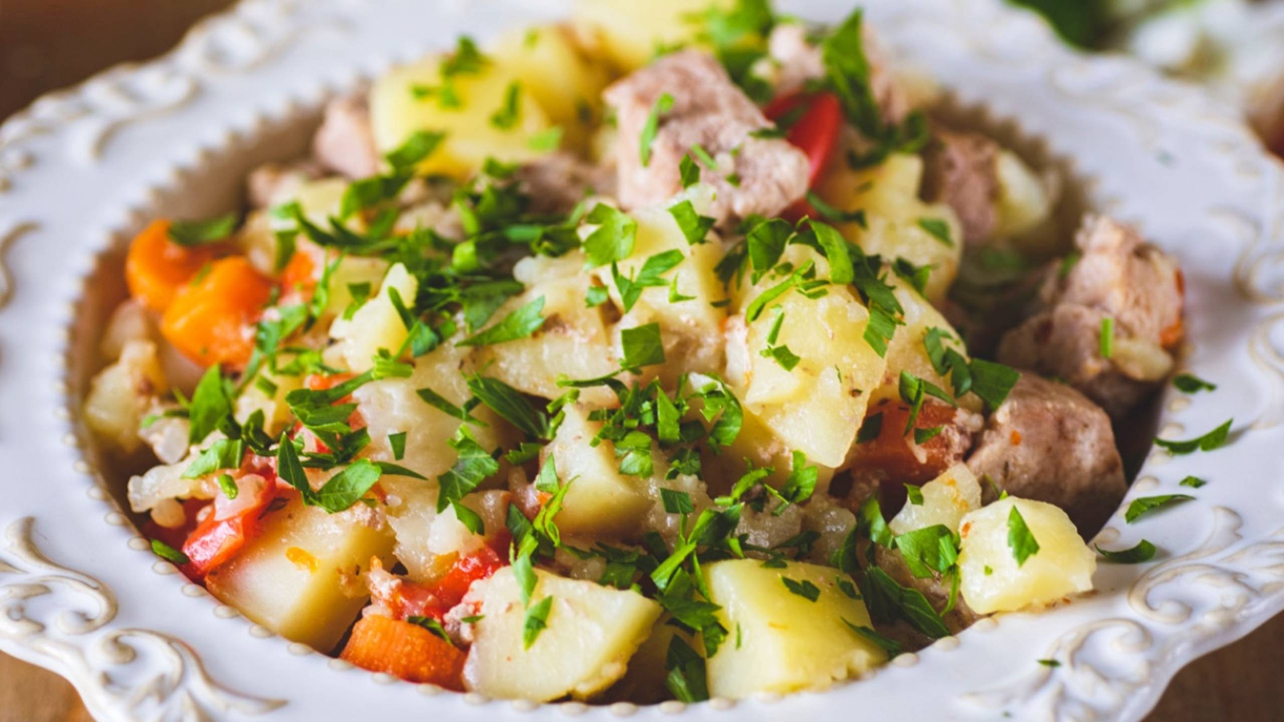 🍲 Жаркое из свинины в афганском казане на плите смотреть онлайн