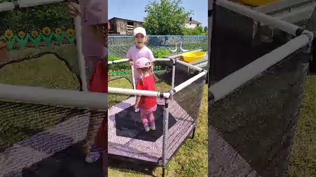 Прыгаем на батуте 😁