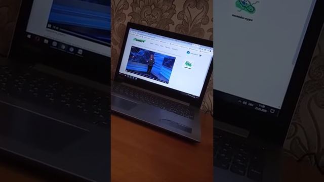 Жаренный картофель, зажаренная коричневая корочка на