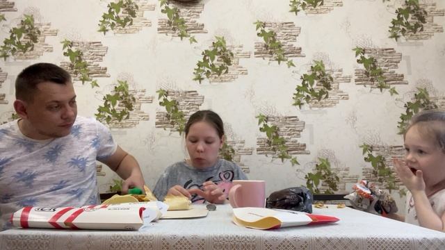 ПРОБУЕМ МЕНЮ KFS / ОБЗОР НОВИНОК смотреть онлайн