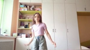 Танец под песню "Плаки-плаки"