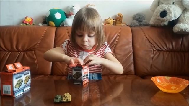 Ева Распаковывает свит бокс Танки sweet box World of Tanks WoT