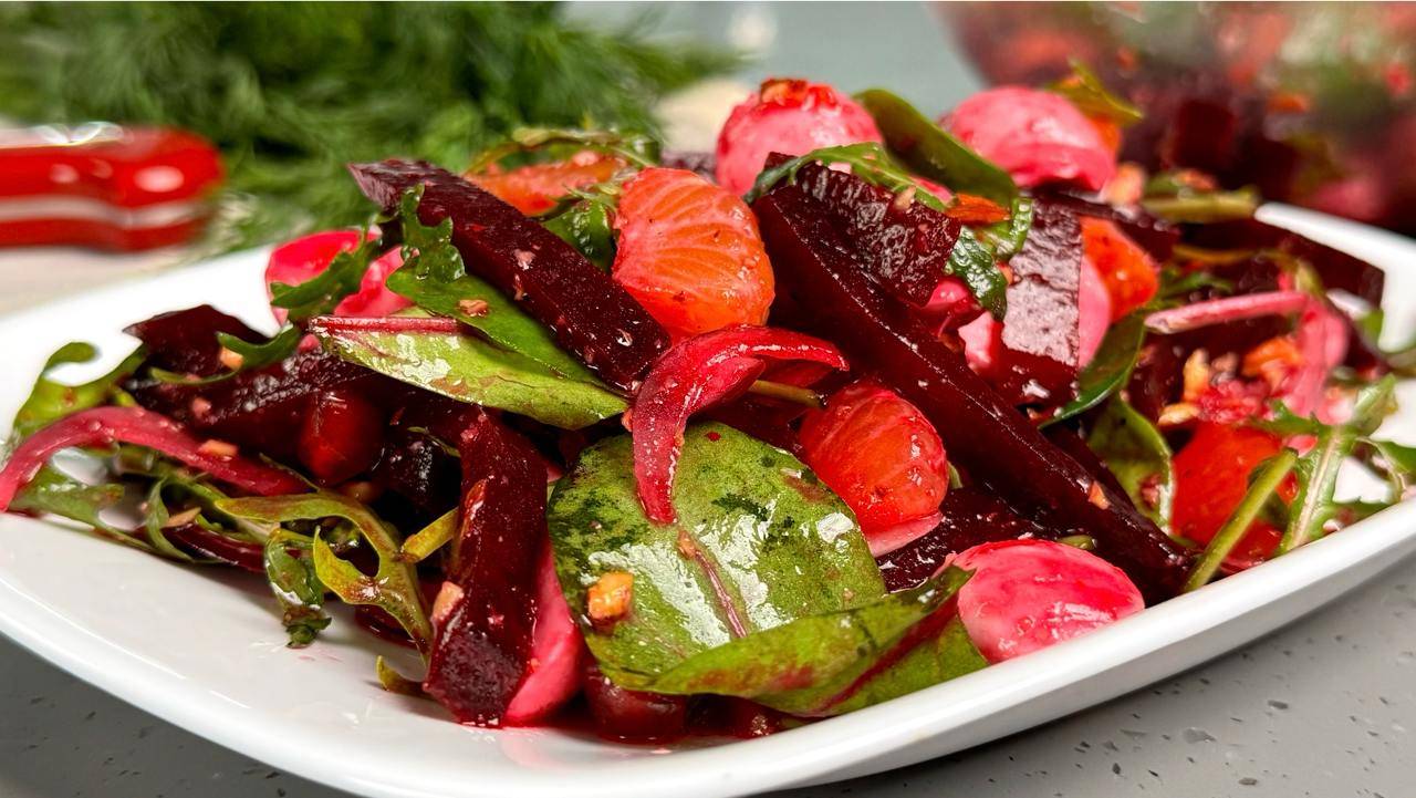 Съедается за минуту! Ну очень вкусный САЛАТ из обычной свеклы всего за 5 минут! смотреть онлайн