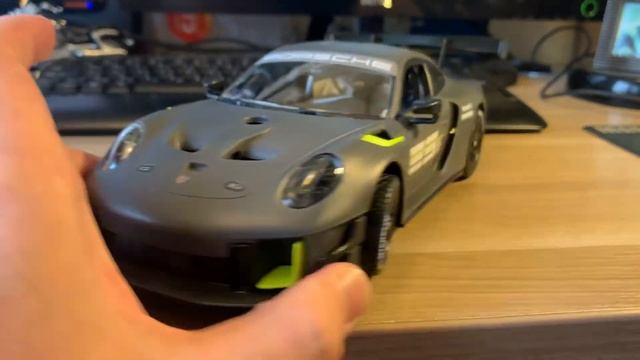 Обзор сборной RC модели Porsche 911 GT2 RS в масштабе 1:18 от Rastar