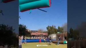 В ЮАР дети упали с высоты 12 м. Порыв ветра поднял надувной батут в воздух. Дети получили травмы