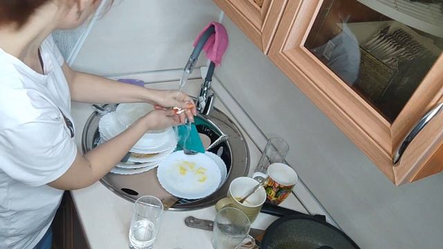 уборка на кухне и в коридоре. покупки. гладильная доск?