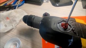 Снятие кнопки переключения режимов работы перфоратор