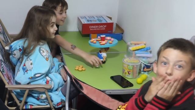 VLOG Настя проткнула ногу гвоздём. Взрывы во время пижам