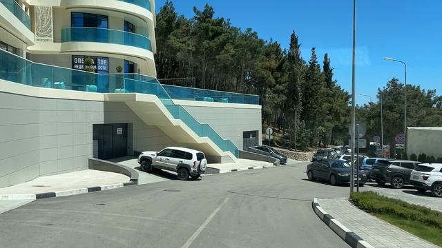 Ялта. По ул.Дражинского от ул.Свердлова, до территории пляжа Sky Beach. 22.05.25. Крым. Crimea.Yalta смотреть онлайн