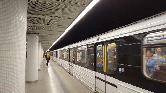 Мытищинские «номерные» на линии метро M3 в Будапеште / R смотреть онлайн