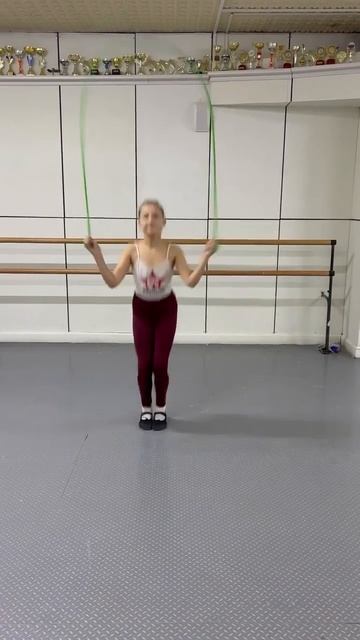 Прыжки через скакалку смотреть онлайн