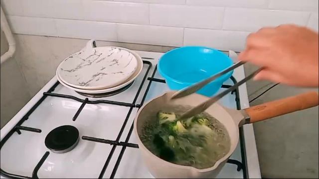 САЛАТ - Ірімшік қосылған брокколи/САЛАТ - Брокколи с сы смотреть онлайн