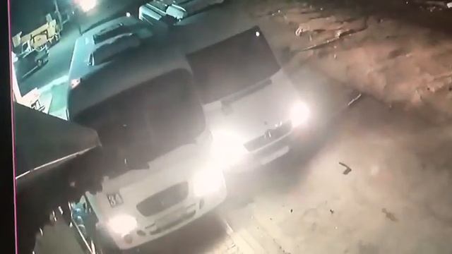 Маршрутка снесла шлагбаум и другую маршрутку в ЖК «Па?