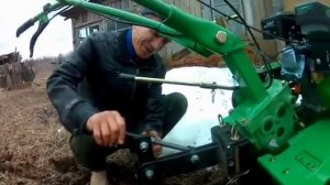 Мотоблок Кротоф 7л,с отзывы.Как регулировать этот штатный плуг? Купили в городе и сразу в огород