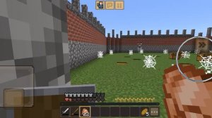 Артем и Саша сражаются на арене маинкрафт