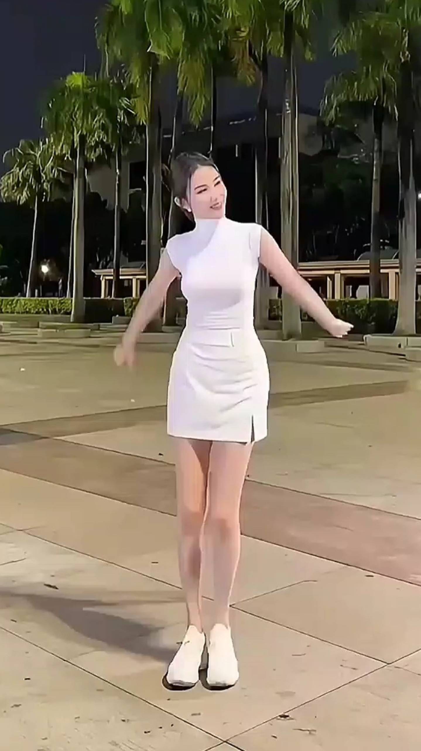 Девчонки 🥰 Китаянки 💐 Короткие юбчонки смотреть онлайн