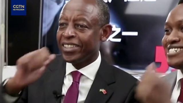 Посол Руанды в Китае рекламирует руандийский кофе на ?