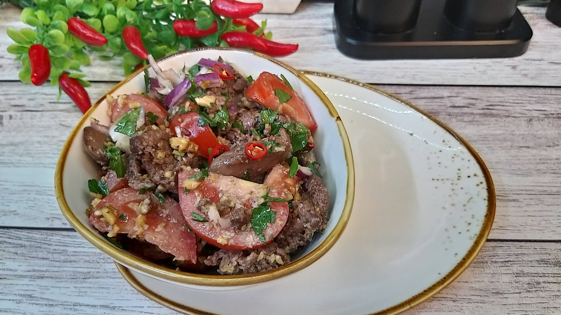 Грузинский салат с куриной печенью - невероятно вкусно и просто! Ужин как в ресторане за 20 минут