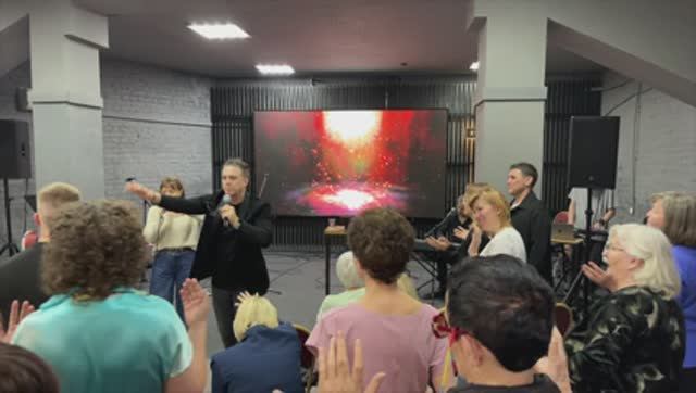 Леон и Роуен Келли в церкви "От сердца к сердцу" смотреть онлайн