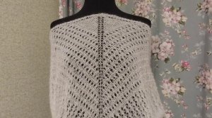 Простая треугольная косынка спицами,из Итальянского ?