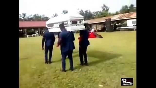 Остров Русь. Мем с танцем на похоронах смотреть онлайн